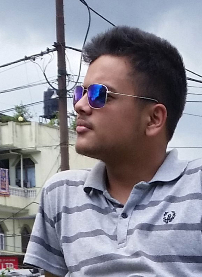 अग्रिम अधिकारी