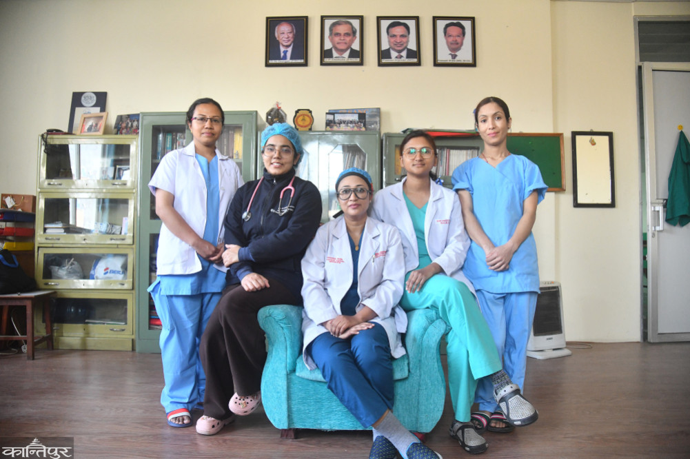 An entire team of women in brain surgery