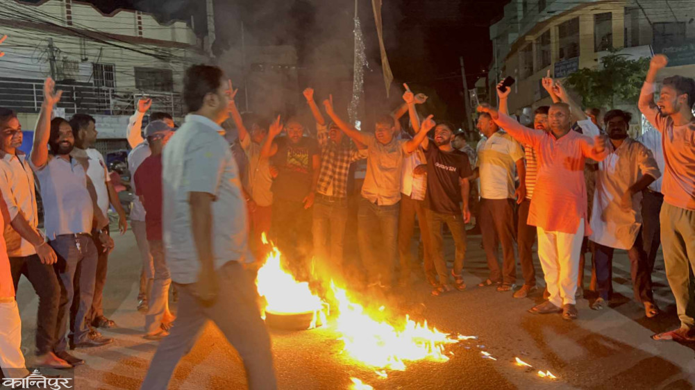 Burning effigies of Prime Minister and Home Minister in Janakpur
