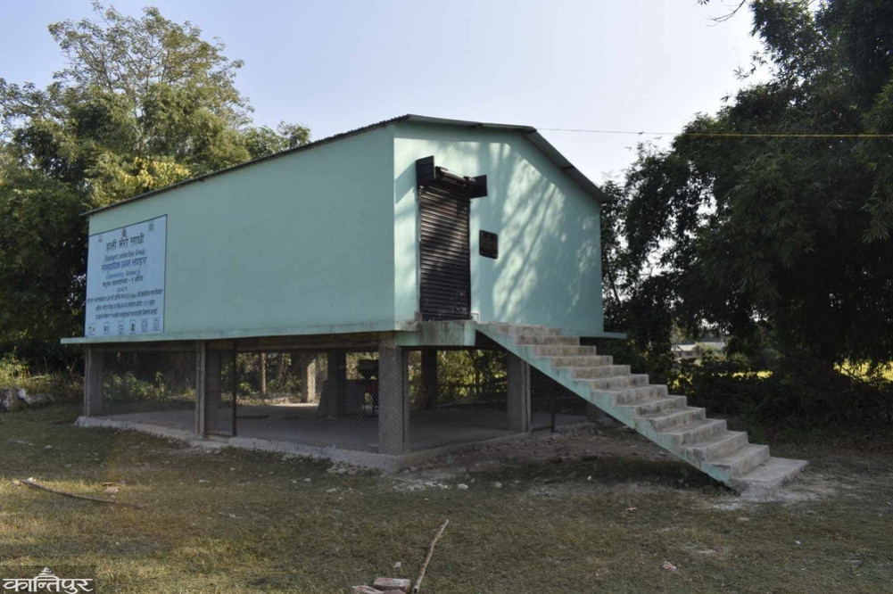Granary to protect food from wildlife