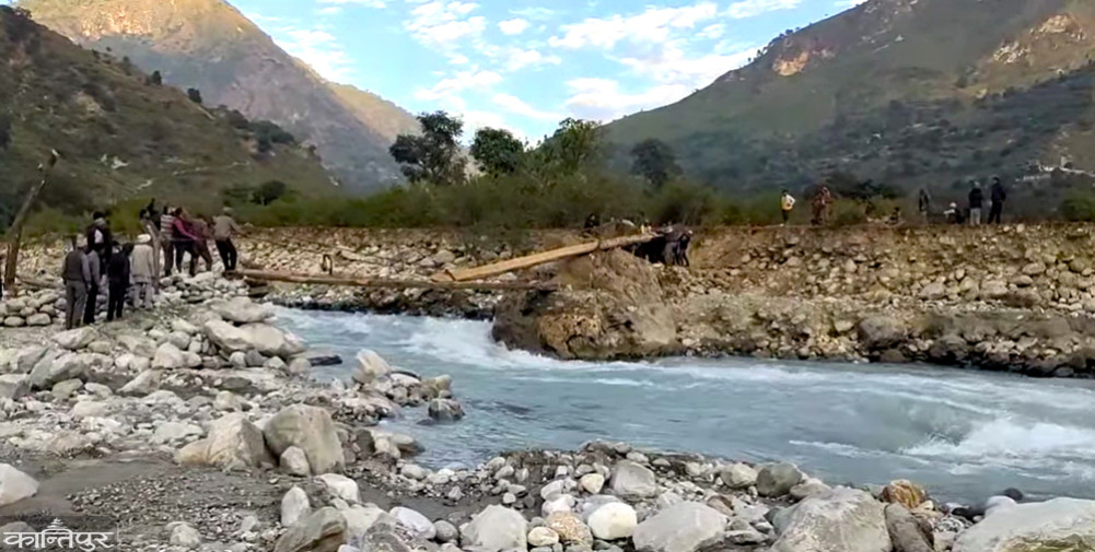 Support of Kathe bridge after swing bridge collapses