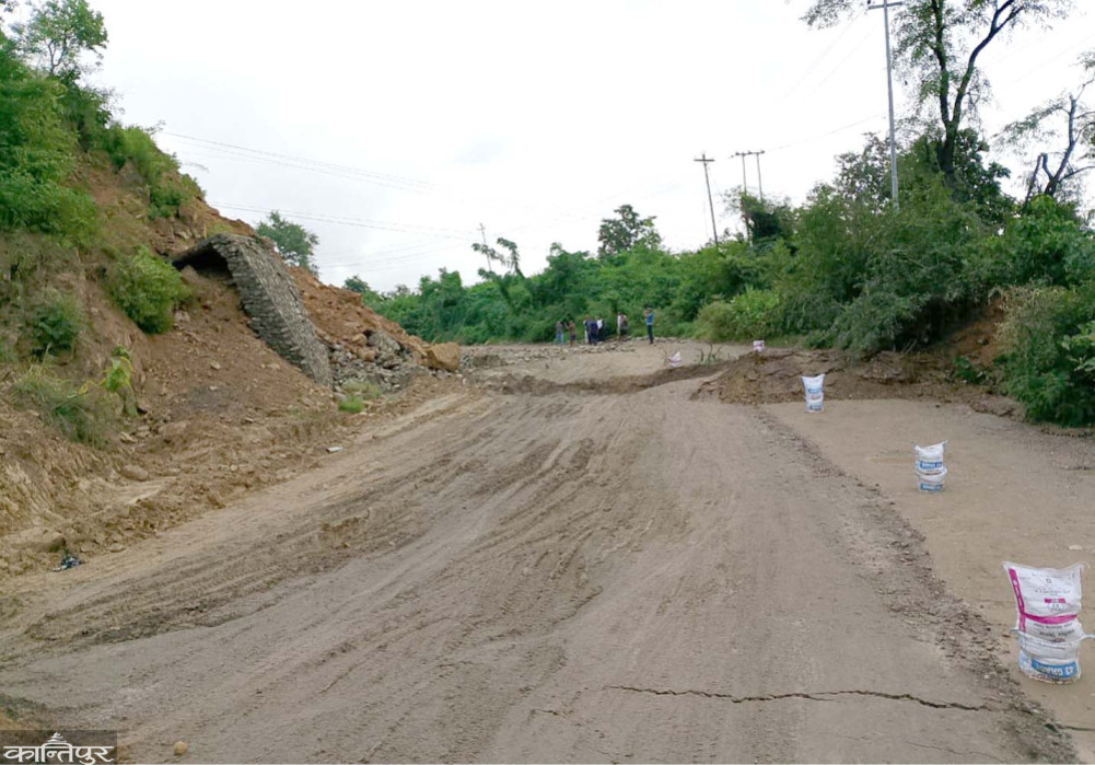 The road in Daunne was washed away, traffic was blocked