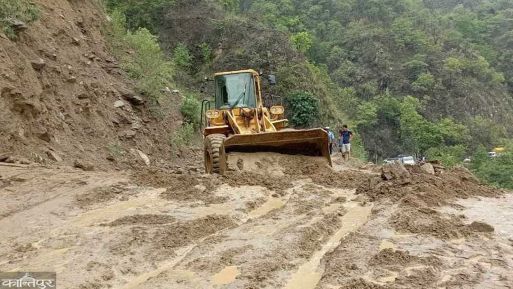 One-way traffic operation after clearing the Madhyapahari highway