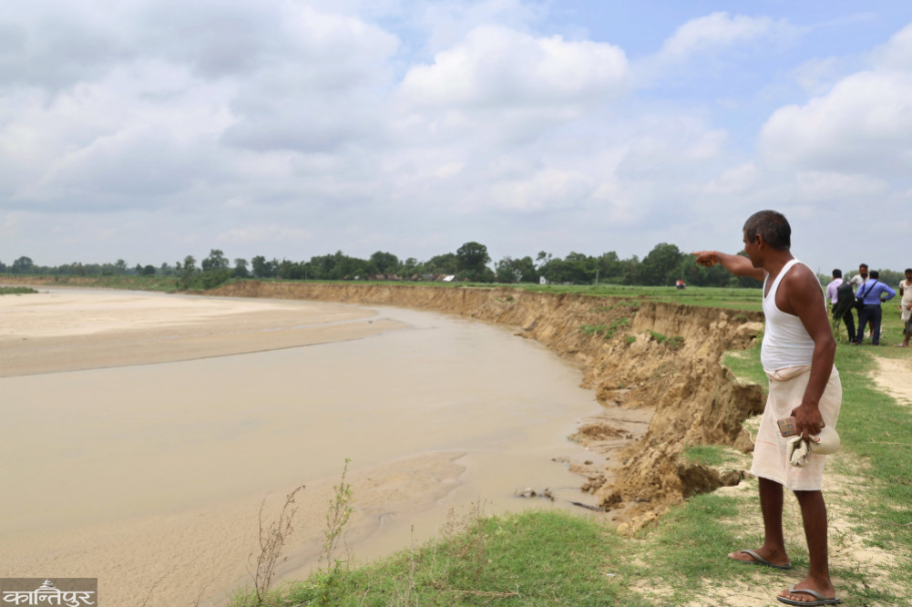 River on three sides, Dasgaja behind