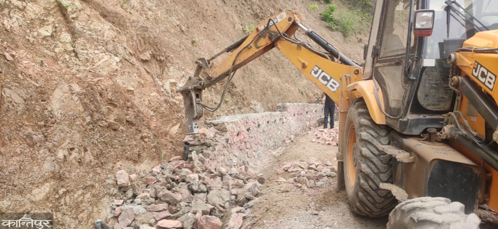Asare Vikas: The retaining wall was demolished after it was found that the work was done against the norms