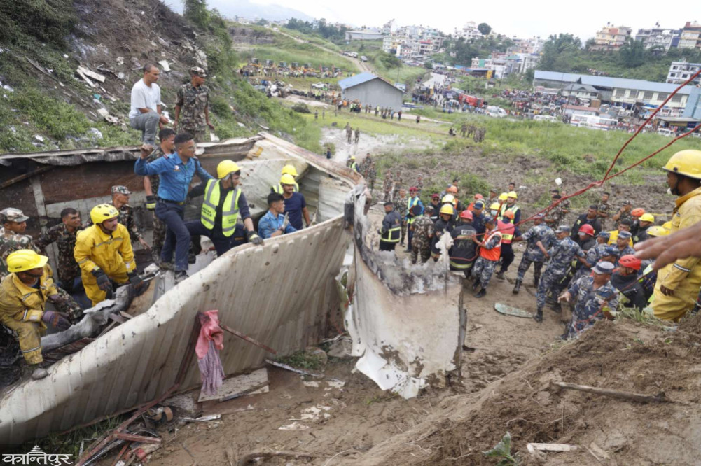 Solar ship crash: 18 dead, pilot rescued