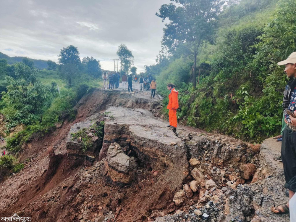 Tulsipur-Salyan road washed away
