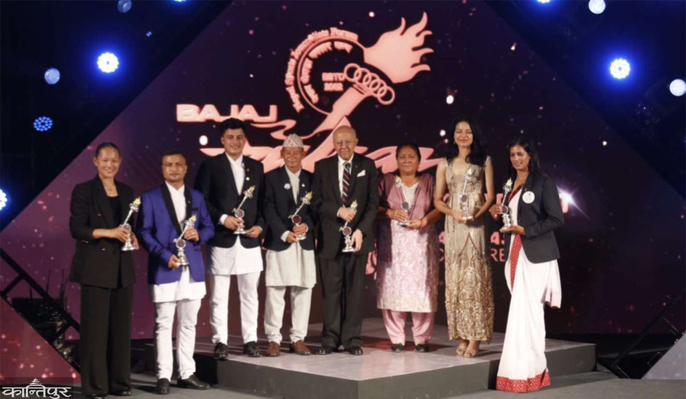Which players got the Pulsar Sports Award?