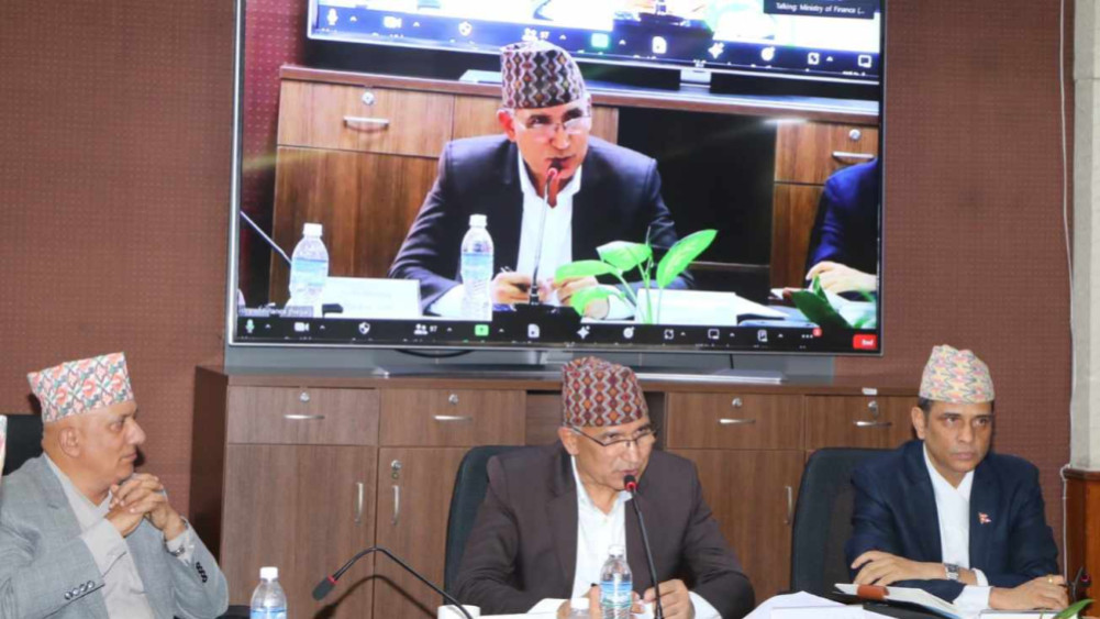 राजस्व संकलनको लक्ष्य पूरा हुने गरी काम गर्न अर्थमन्त्रीको निर्देशन