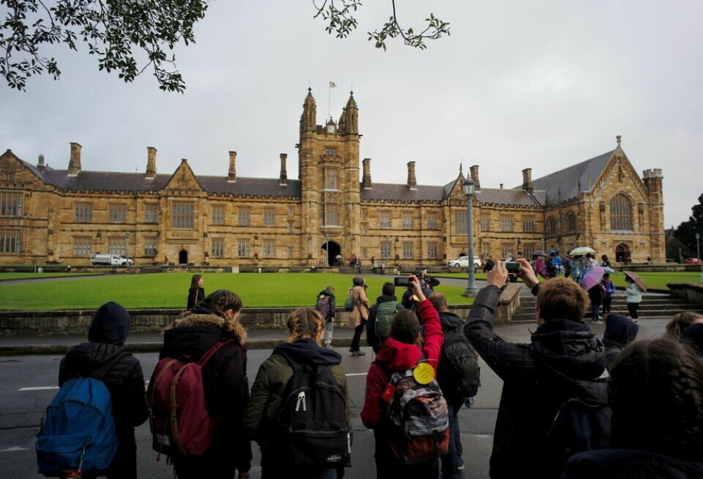 Australia sets the number of students allowed to enroll in universities