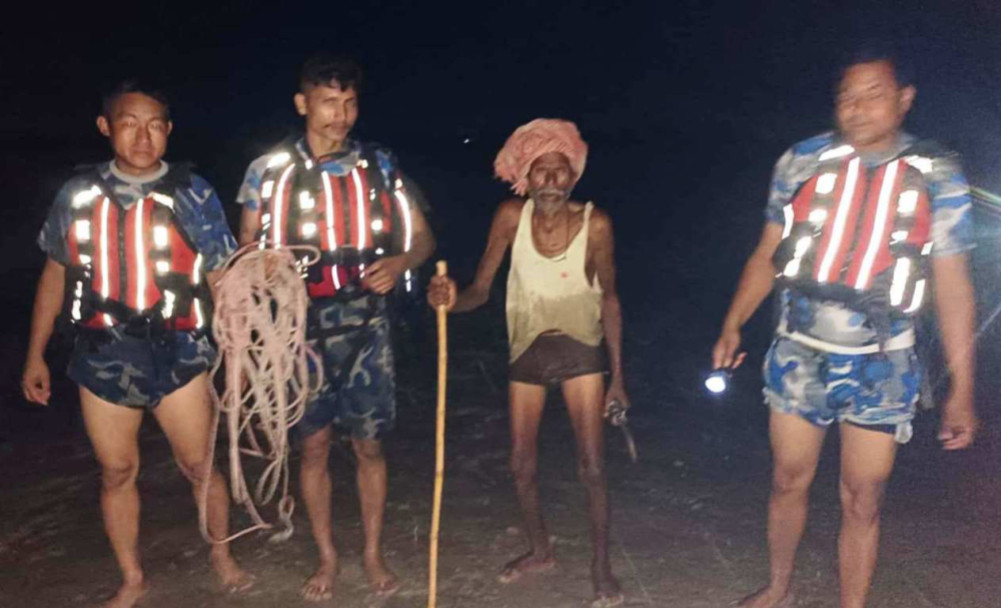 Rescue of 4 people trapped in Balan river