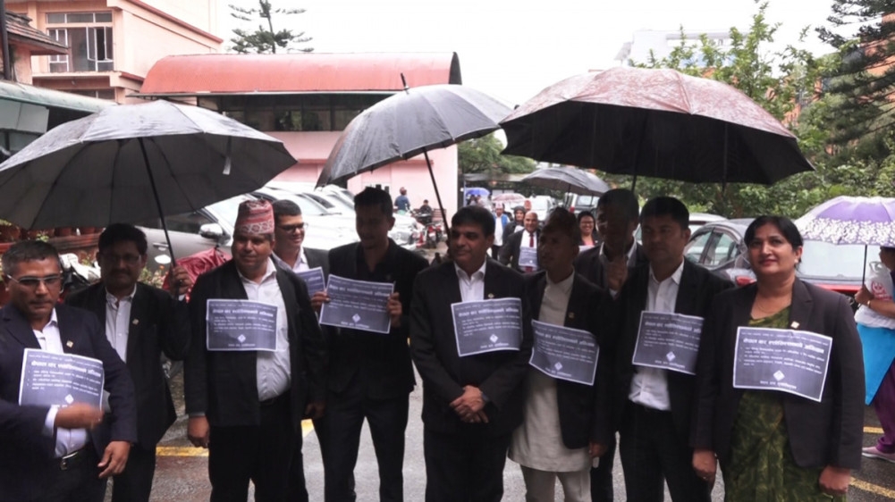 Bar sit-in because the Justice Council is going to appoint judges unconstitutionally
