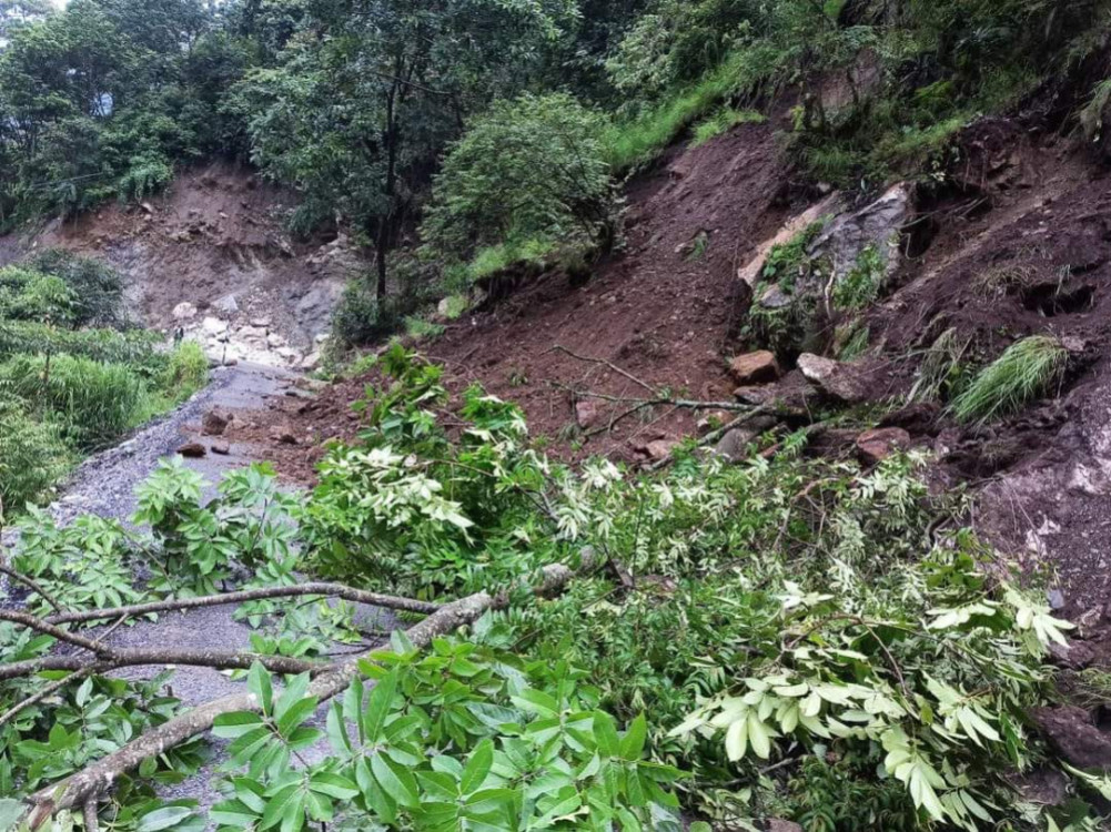 Beni-Darbang road blocked