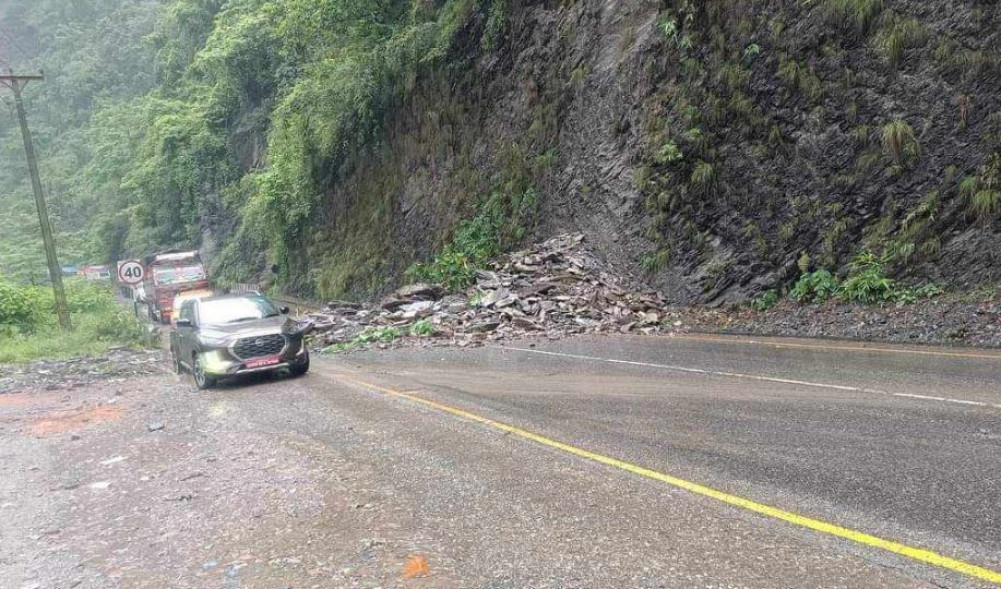 Landslide on Narayangadh-Muglin road: One-way traffic operation