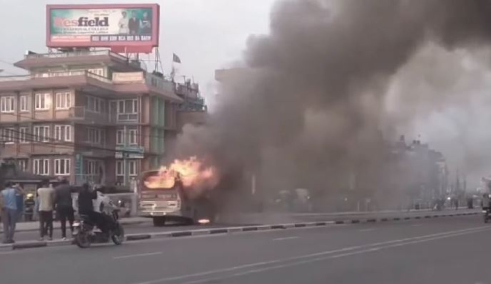 A bus caught fire on the road in Satdobato
