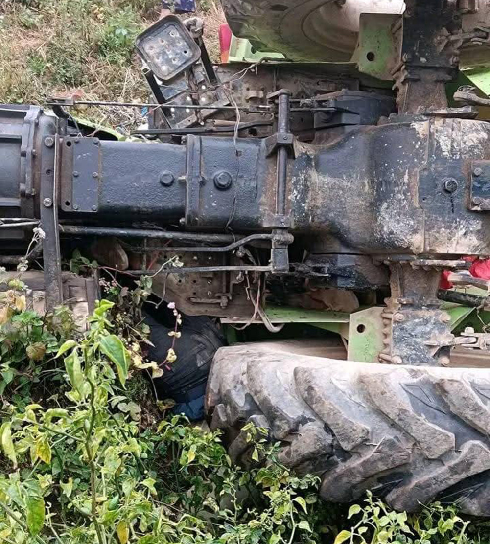 Driver dies in tractor accident