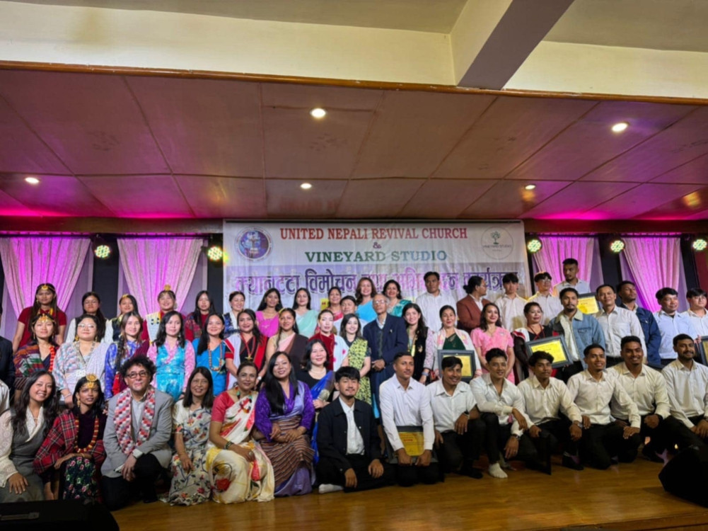 Songs sung by 50 artists on the same stage