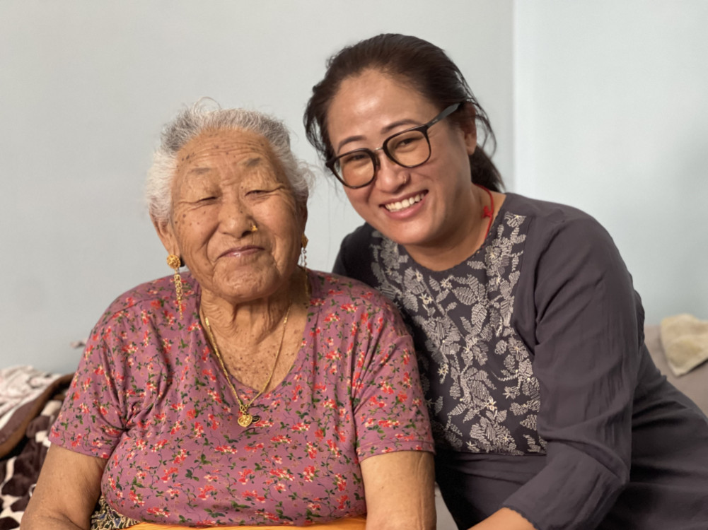 Mother who sings Hakpare-Palam