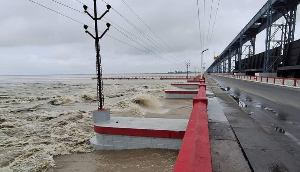 Traffic stop at Koshi Barrage Bridge
