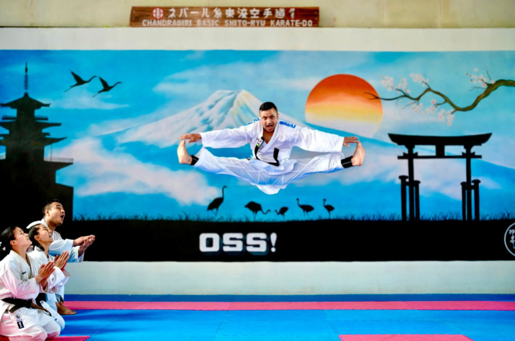 Karate charioteer