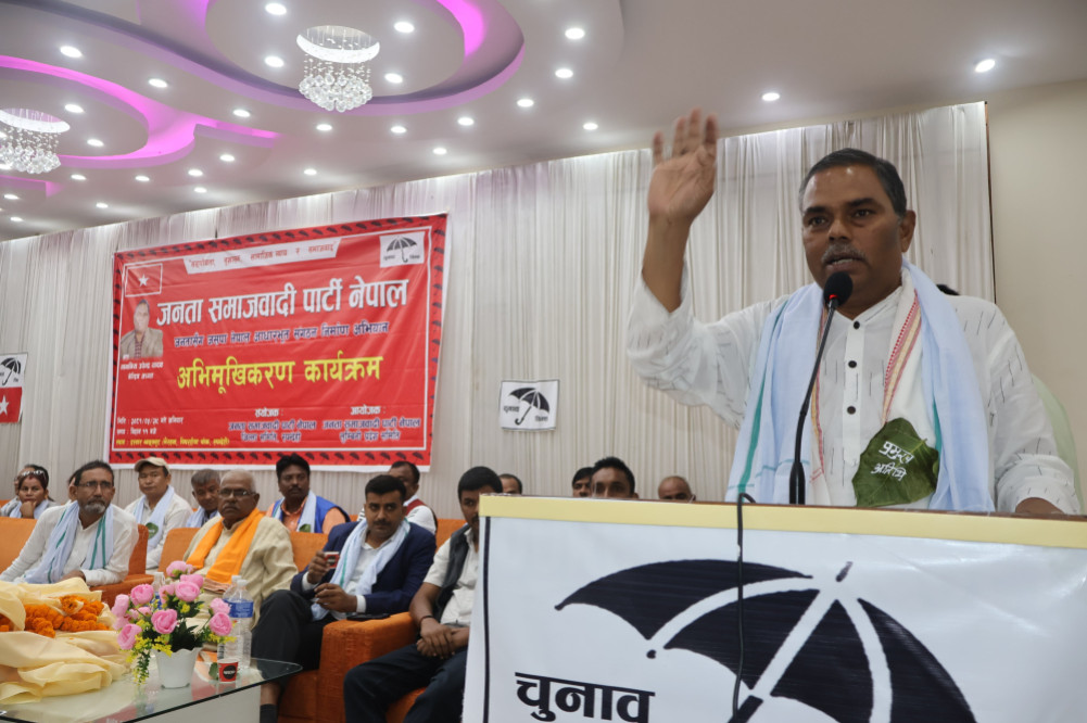 Congress and Communists will not develop the country: Yadav