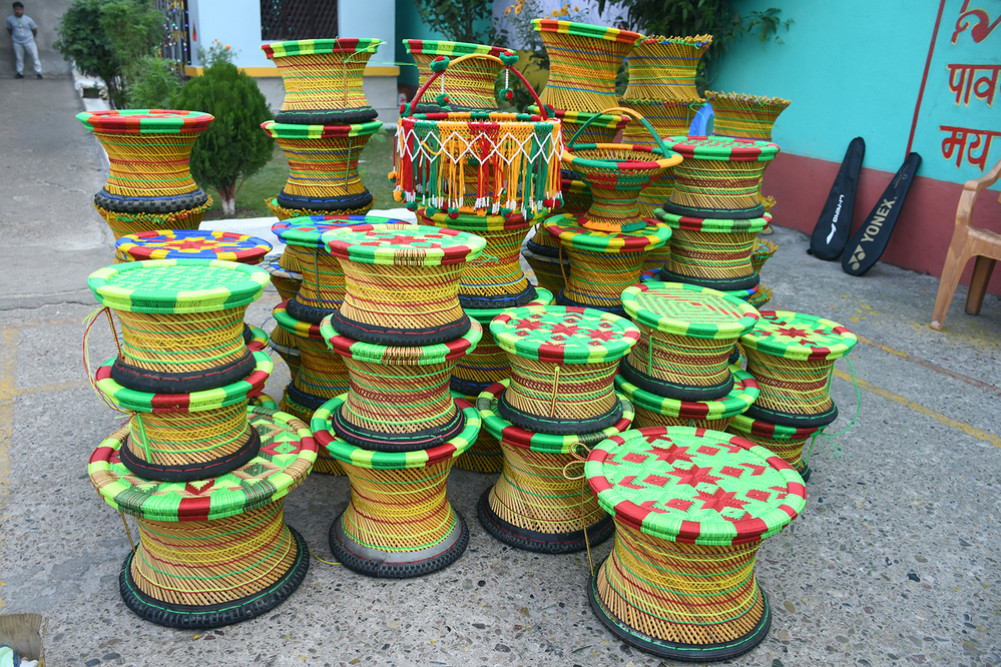 Prisoners sending home the proceeds from the sale of carpets and rugs