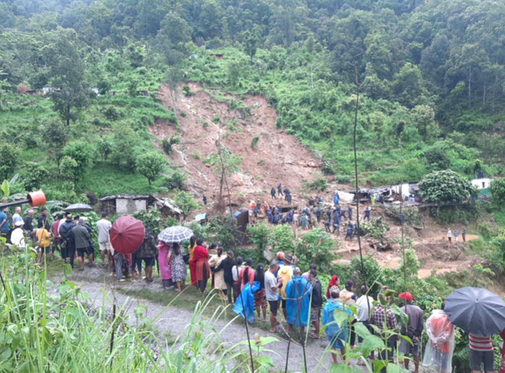 15 dead in flash floods