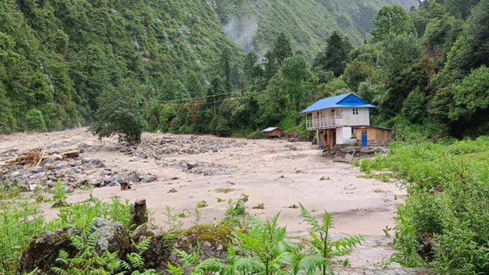 14 tourists stranded in Rolwaling area, Beding disconnected