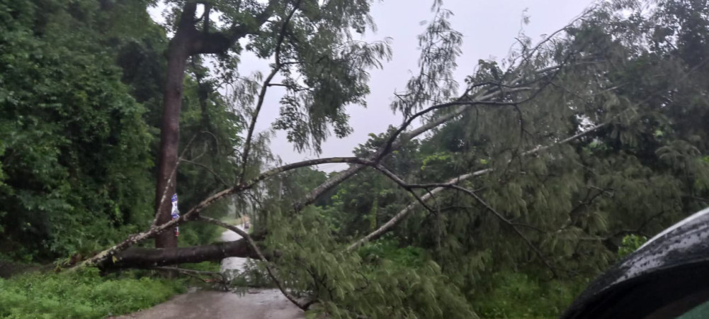 Landslide blocked all roads connecting Hetaunda-Kathmandu