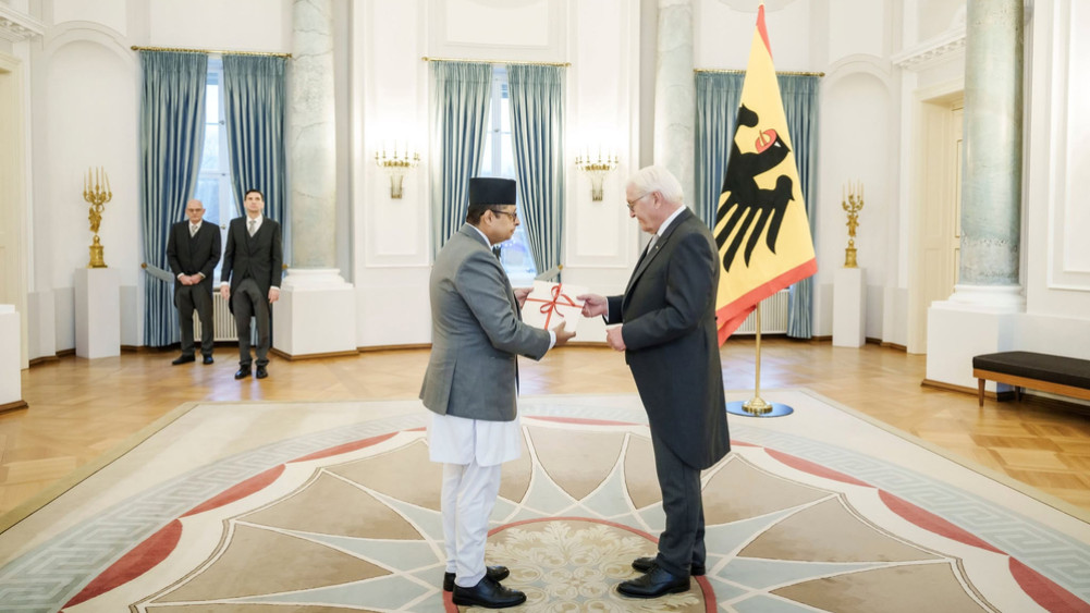 Ambassador of Nepal Rupakheti presented the certificate of accreditation to the President of Germany