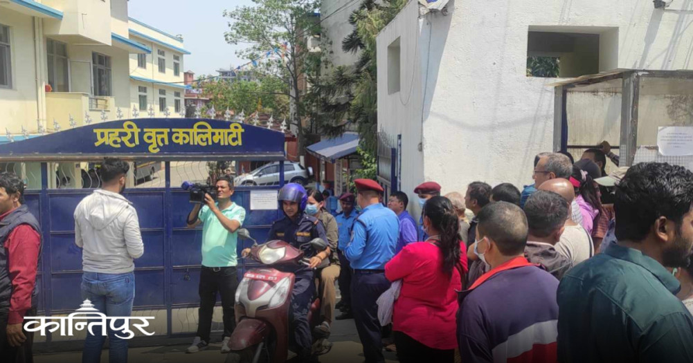 Swarnalakshmi Cooperative victim filed a complaint demanding the return of savings of around 1 billion