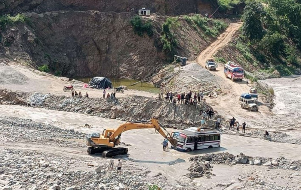 Tamor Corridor: Nawa river barrier opened, Four wheelers started running