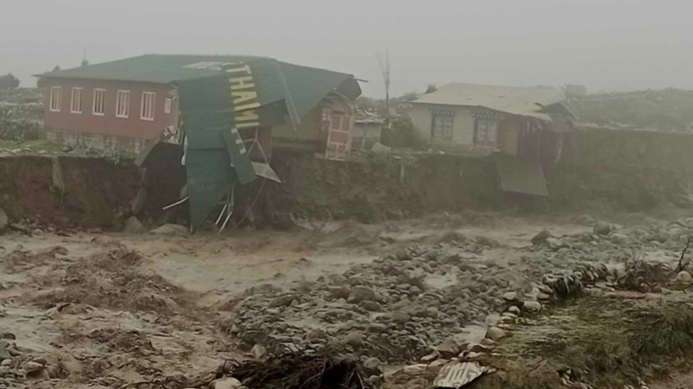 Erosion continues in the coastal area of Thame River