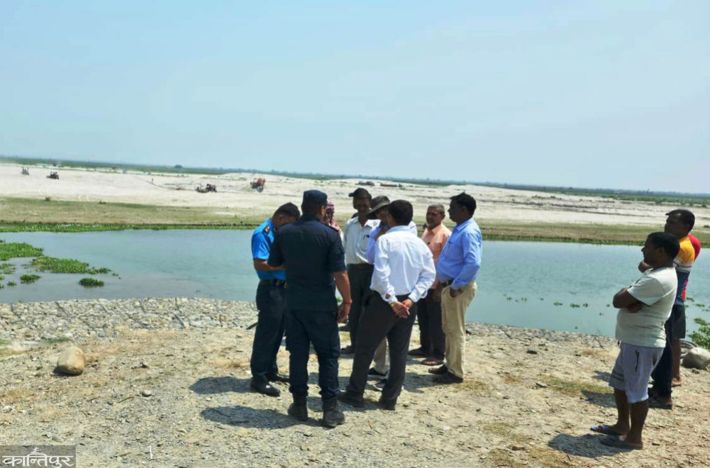 Stopped in 'Pilot Channel' which is going to be dug by Indians in Koshi