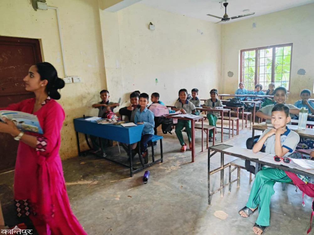 'Substitute teacher' on maternity leave