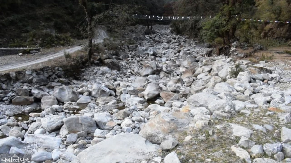 Prohibition on extraction of river materials in Likhu river