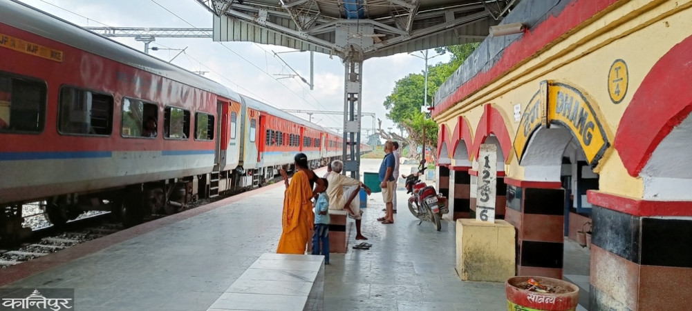 Dheng railway station is connected with the life story of the village of Sarlahi