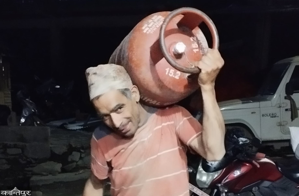 ”Sometimes I sleep with my stomach closed in the hope of getting paid the next day”