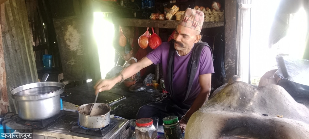 ”When tea and dumplings cannot be sold, one is worried about expenses”