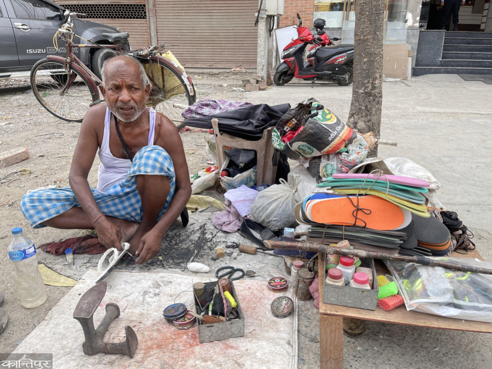 'He made his son a veterinary doctor by cutting off his shoes at the traffic intersection'