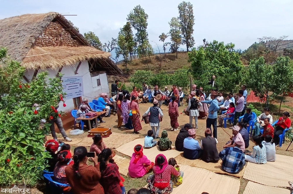 Emigrants making plans to return to their villages