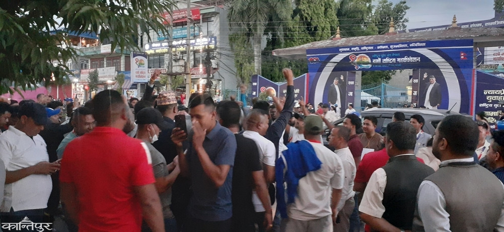 Yuva Sangh Congress: Slogans demanding to advance the election process