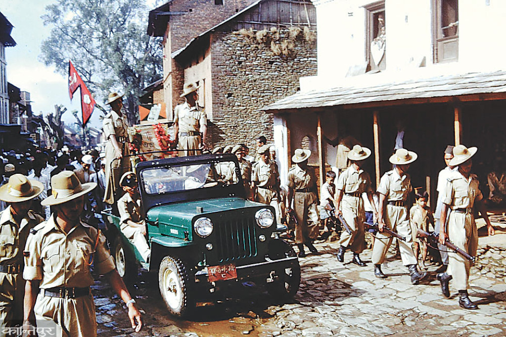 २०२० जेठमा मोहरिया टोलमा राजाको जन्मोत्सव र्याली । जिपमा नम्बर भने पश्चिम ३ नं ८ लेखिएको छ । तस्बिर : डगलस बिंगहम