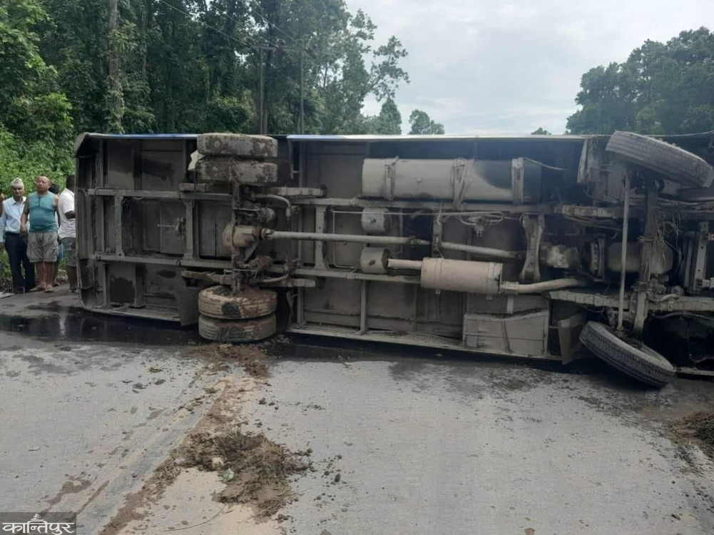 13 injured in bus accident in Kawasoti
