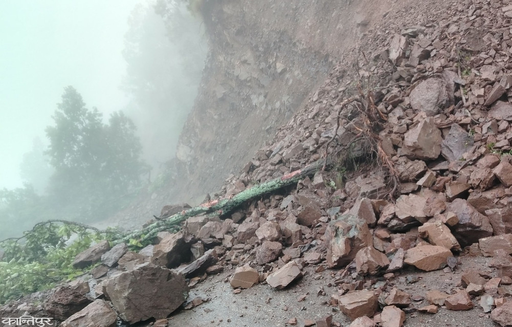 Aryabhanjyang-Jabgadi-Rampur road blocked by landslides