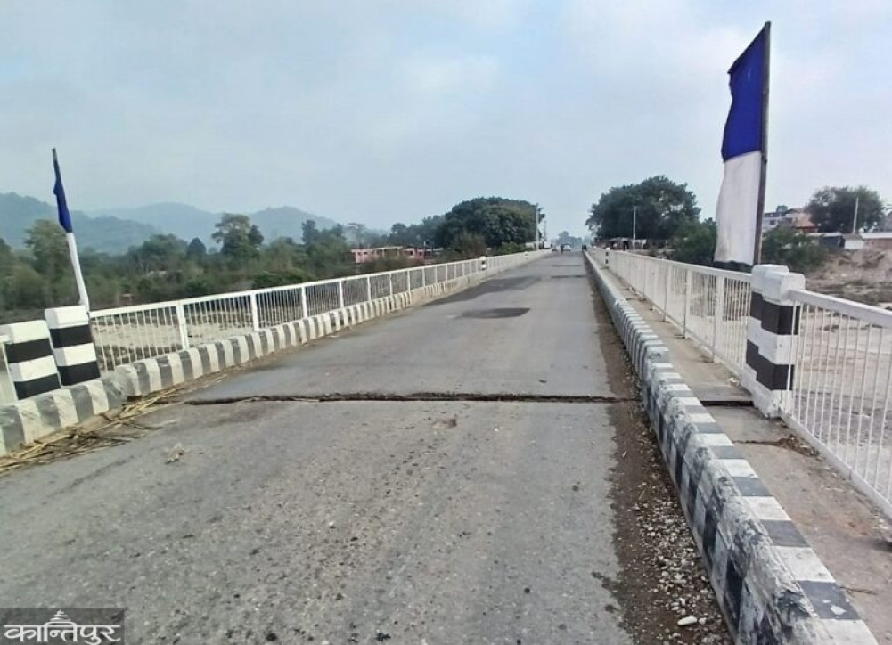The beam of the five-decade-old bridge cracked