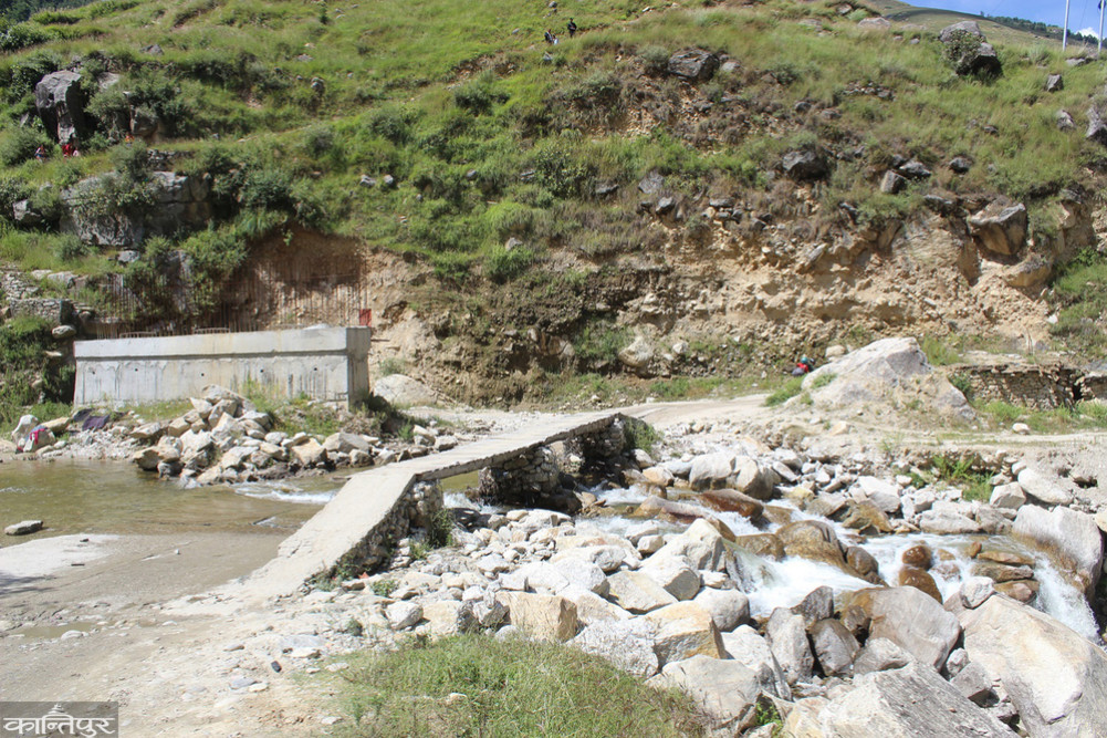 Nagm Gamgarhi road becoming dangerous with rain, construction of two bridges stalled