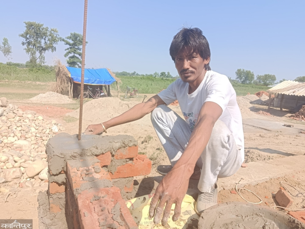 'I cycle 32 kilometers to and from work'