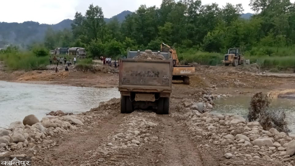 Vehicles started running through the diversion of Vinayi river