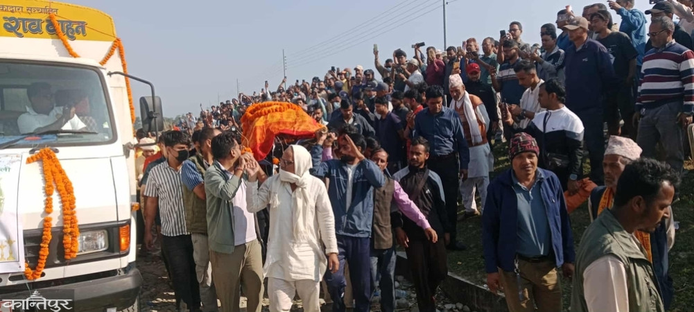 Thousands gather for Bipin's funeral procession, cremation being held with national honors